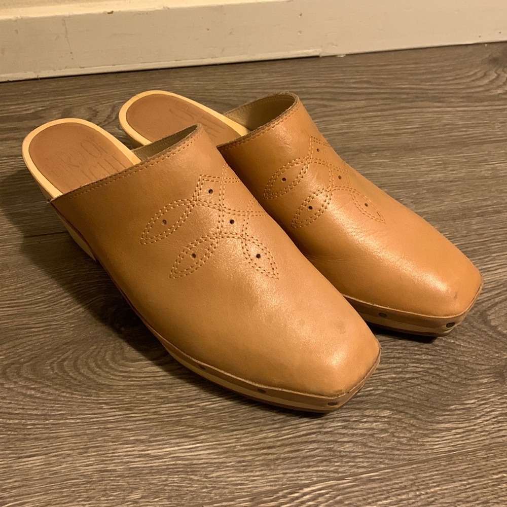Bird of Flight shy square-toed leather clog